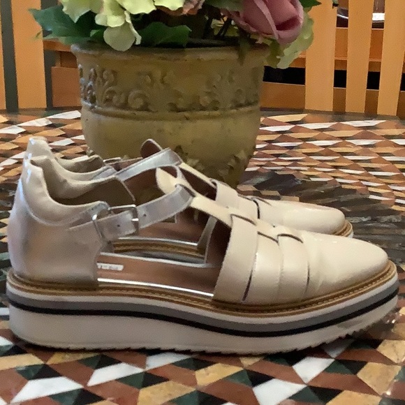 Designer shoes made in Italy  and purchased in Italy unique, very comfortable - Picture 3 of 5